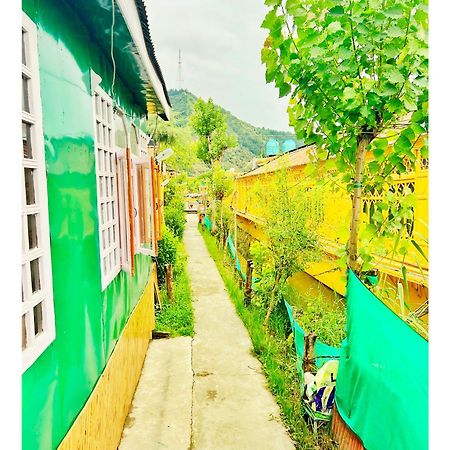 Backyard Stays With Dal Lake View Srinagar  Ngoại thất bức ảnh